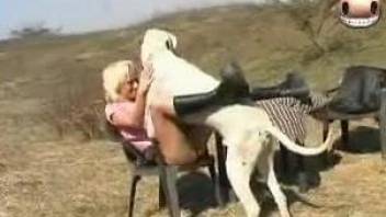 Sexy milf enjoys a good outdoor fuck with her trustful dog